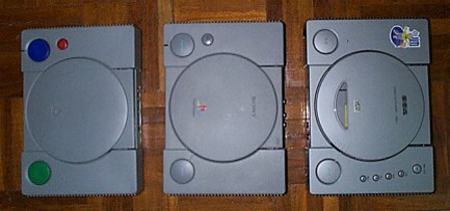 PolyStation (o clone), PlayStation (o clonado) e um VCD Player 
(Sim, mais um clone)
